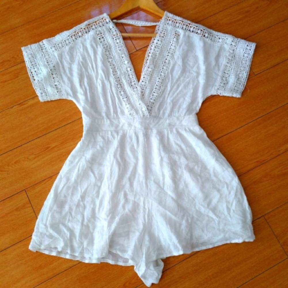 V-Neck romper by Forever 21, size M - Picture 4 of 9